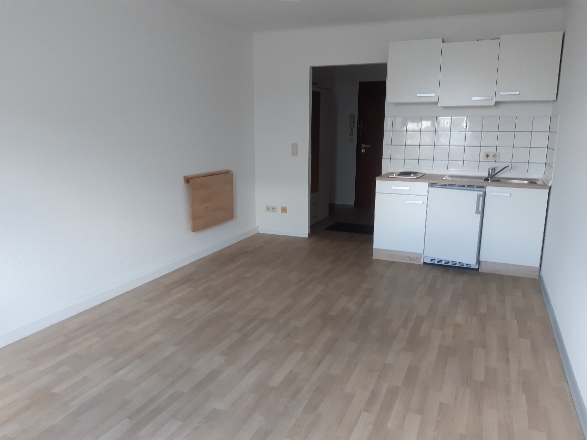 MA-Almenhof: Kleines teilmöbliertes Appartement sucht neuen Mieter