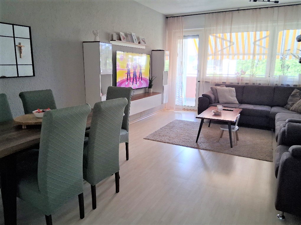 Marburger Straße: Gepflegte 3 ZKB mit Balkon – frei!